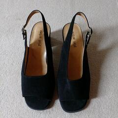 オープントゥバックベルトパンプス