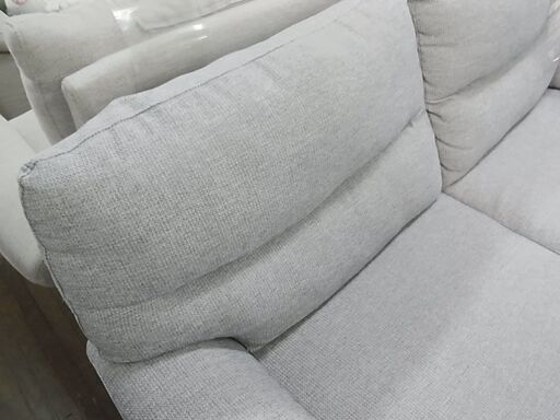 セール中につき、通常特価24,178円より5,000円引きの19,178円!　　布張り2人掛ソファ　ラブソファ　2Pソファ　2人用イス　脚付き 　グレー