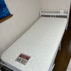 ニトリのシングルベッドマットレス付き譲ります！早く受け取れる方を...