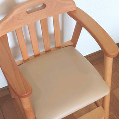 【未使用品】ナチュラル　キッズチェア　アルダー　無垢　北欧の画像