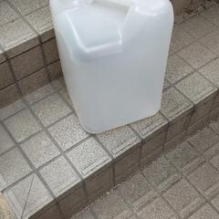 プラスチック容器18リットル入り