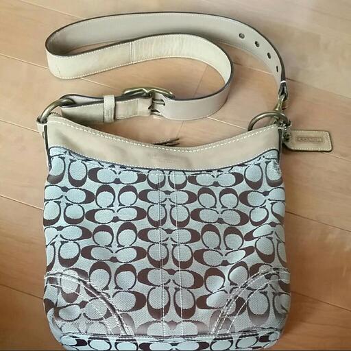 COACH　コーチ ショルダーバッグ　斜め掛け　シグネチャー