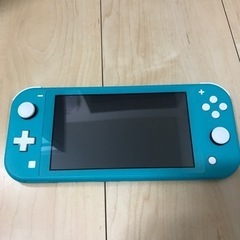 【お値下げしました/美品・保護フィルム有り】ニンテンドースイッチライト★モンハン＆マイクラソフト付き