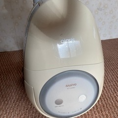 サンヨー　掃除機　ゴミパック不要タイプの画像