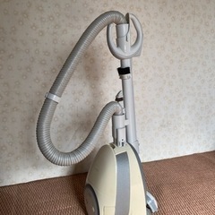 サンヨー　掃除機　ゴミパック不要タイプの画像