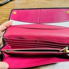 PRADAの財布の画像