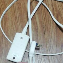 延長コード　2m超　３個口　1500W　差し込み90度に曲がるの画像