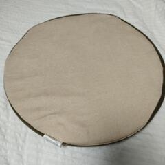 【0円】クッションゆずりますの画像