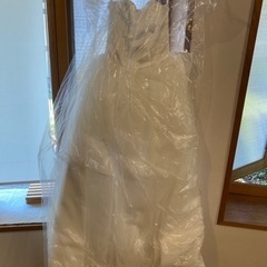ウエディングドレス(定価30万)