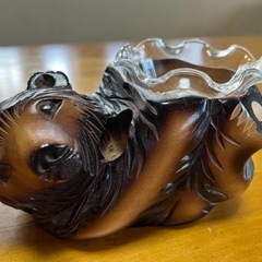 木製の熊の灰皿の画像