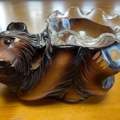 木製の熊の灰皿