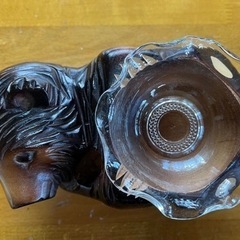 木製の熊の灰皿の画像