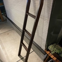 2段ベッドのハシゴの画像