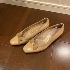 フェラガモパンプス22.5㎝の画像