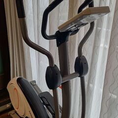 引取待ちです。クロストレーナー
