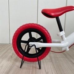 ブレーキ付きキックバイクの画像