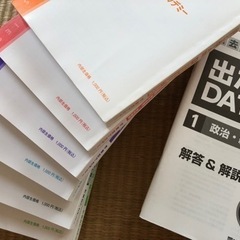 公務員試験参考書（5冊）、過去問問題集（6冊+解答&解説6冊）の画像