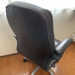 イトーキ オフィスチェア カテドラYR5Hタイプ YR5H-DB-ELの画像