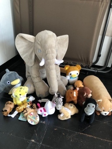 大きなゾウさん他沢山の動物のぬいぐるみ