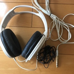 YAMAHAヘッドホンとPHILIPSイヤホン