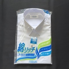 高校の校章入りワイシャツ