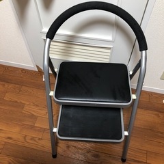 ニトリ　ステップアップチェア2段