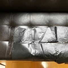 カリモク風革のソファ(6/25までに受け取り出来る方)の画像