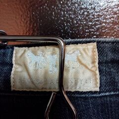 美品中古、リーバイスデニム/スリムストレートの画像