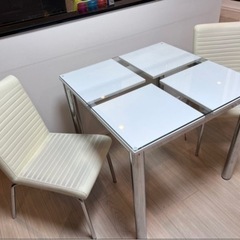 値下げ 定価6万円 ガラスダイニングテーブル 2人用 机