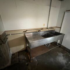 【貸倉庫】シャッター付きの元事務所ですが分割して倉庫にレンタル可能　 - 賃貸（マンション/一戸建て）