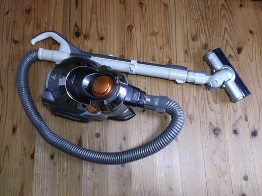 シャープサイクロン掃除機　型は古いですが、ほとんど使ってません
