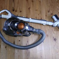 シャープサイクロン掃除機　型は古いですが、ほとんど使ってません