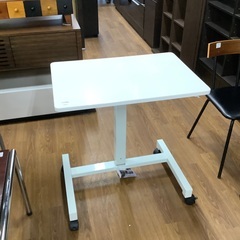 リフティングテーブル　キャスター付き　ホワイト　売場展開中！！！