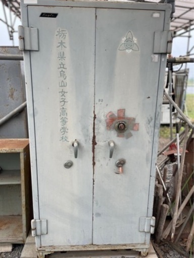 インダストリアル　スチールロッカー