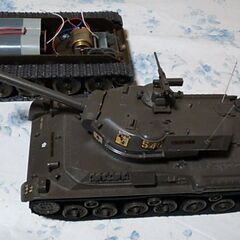 プラモデル戦車（黒系）。欲しい方は連絡をお願いします。