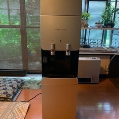 precious フレシャスウォーター　サーバー