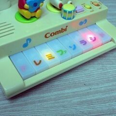 【平日取りに来ていただける方】combi★ﾍﾞﾋﾞｰﾄｲ★光るファーストピアノ(2E0193）の画像