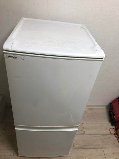 シャープ製　冷蔵庫　137L