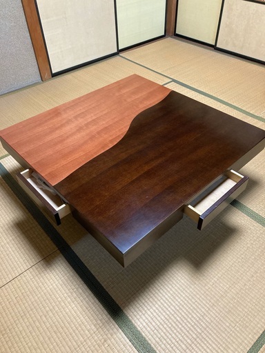 モダンなローテーブル