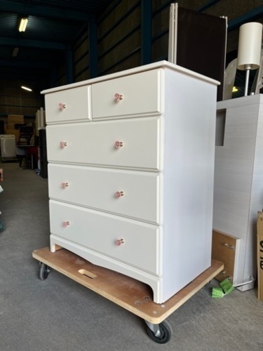 オシャレなレトロ風デザイン!! 取手が可愛い4段チェスト 整理タンス