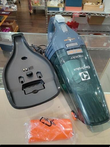 ★値下げしました！新品【エレクトロラックス】ハンディクリーナー  ウエット\u0026ドライ［ZB6307DB］ 掃除機 【3ヶ月保証付】店頭販売のみ