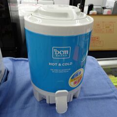 美品 ウォータージャグ ３Ｌ 携帯式保温・保冷容器 脚折りたたみ可能 コップ2つ付き ブルー×ホワイト 西岡店の画像