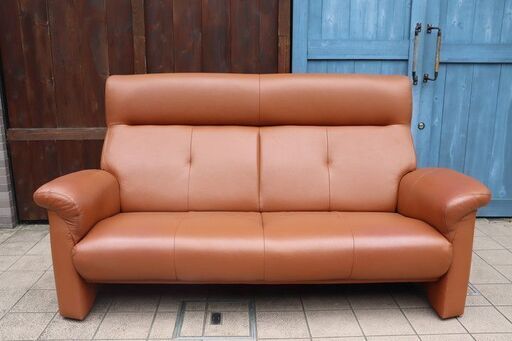 老舗家具メーカーHAMAMOTO(浜本工芸)のWL-2100 本革2人掛けソファーです。純国産のしっかりとした造りが魅力のハイバック2