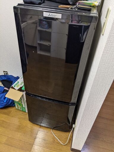 冷蔵庫、洗濯機、ベッド、ソファー、テレビ、テーブル