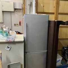 冷蔵庫、扇風機