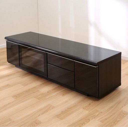 幅150cm TV50インチ置いてました