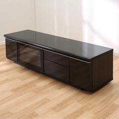 幅150cm TV50インチ置いてました