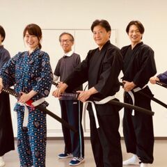 『刀と扇で美しく舞う、剣詩舞教室』の画像