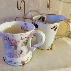 オシャレなロイヤルアーデンマグカップ♡手のゆるいねじれがかわいい
