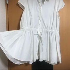 ZARA 半袖白シャツの画像